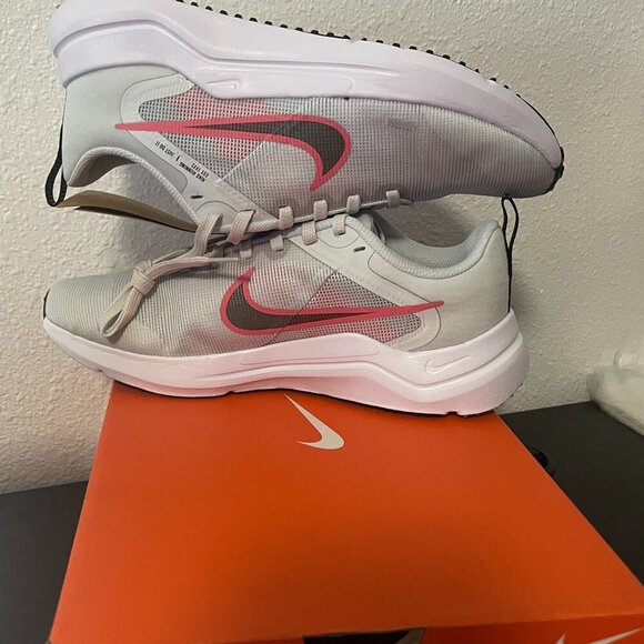 Women Nike Downshifter SZ 8 Running Shoes Pure Platinum/Black/White DD9294-009 - Picture 1 of 4